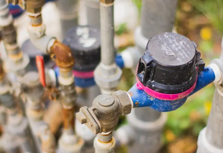 Manifold and zone valves