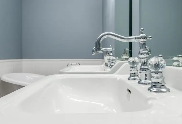 Accessible washbasins with lever taps